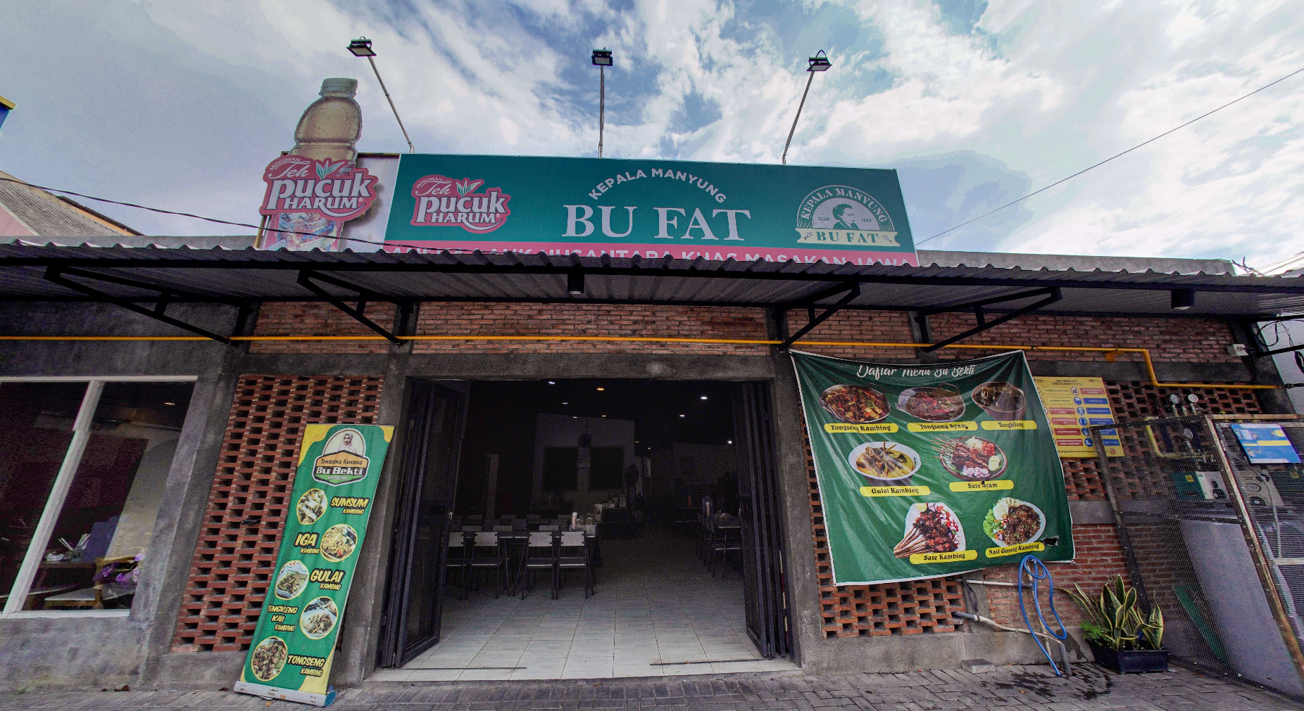 Menguak Kelezatan Pedas Menggigit Mangut Kepala Manyung Bu Fat: Kuliner Legendaris dari Semarang